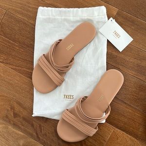 Tkees Sandals NWT